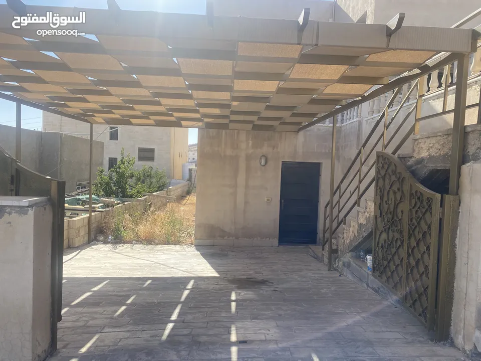 بيت مستقل للبيع منطقة هادئة ومريحة للسكن
