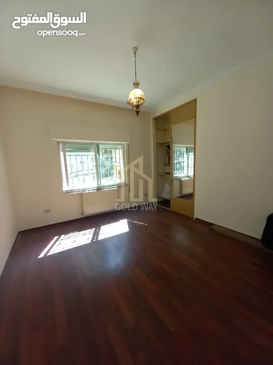 في أجمل مناطق دير غبار شقة 300م داخلي /350م خارجي بتشطيبات راقيه وسعر مميز / ref 9114