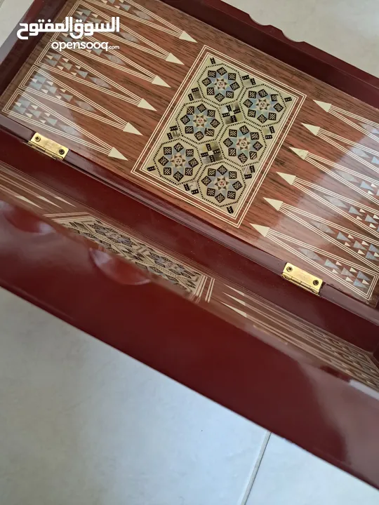 طاوله نرد برسمه جميله ومريحه بألوان زاهيه  سعر خرافي