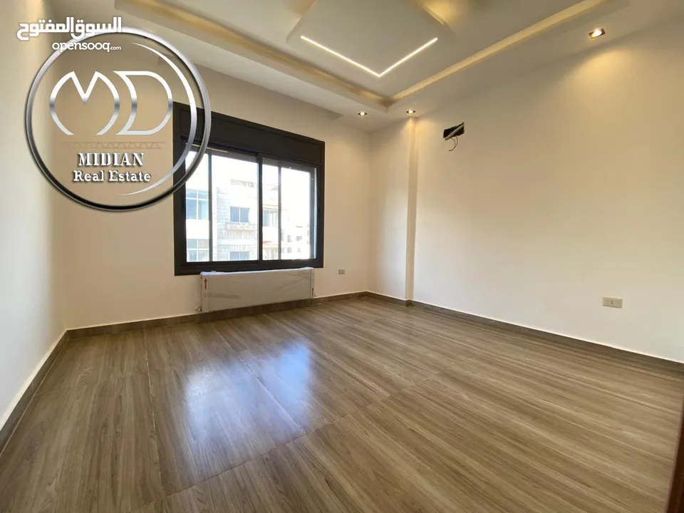 شقه للبيع الشميساني مساحات  250م مع تراسات و حدائق تشطيبات فاخرة بسعر مميز