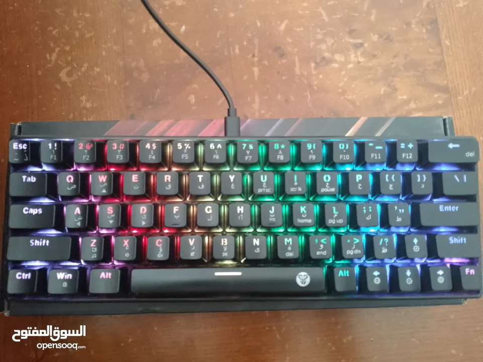 لوحة مفاتيح ميكانيكيه من شركة فانتك MK859 ATOM63 RGB سعر 15 دينار قابل للتفاوض للجادين فقط