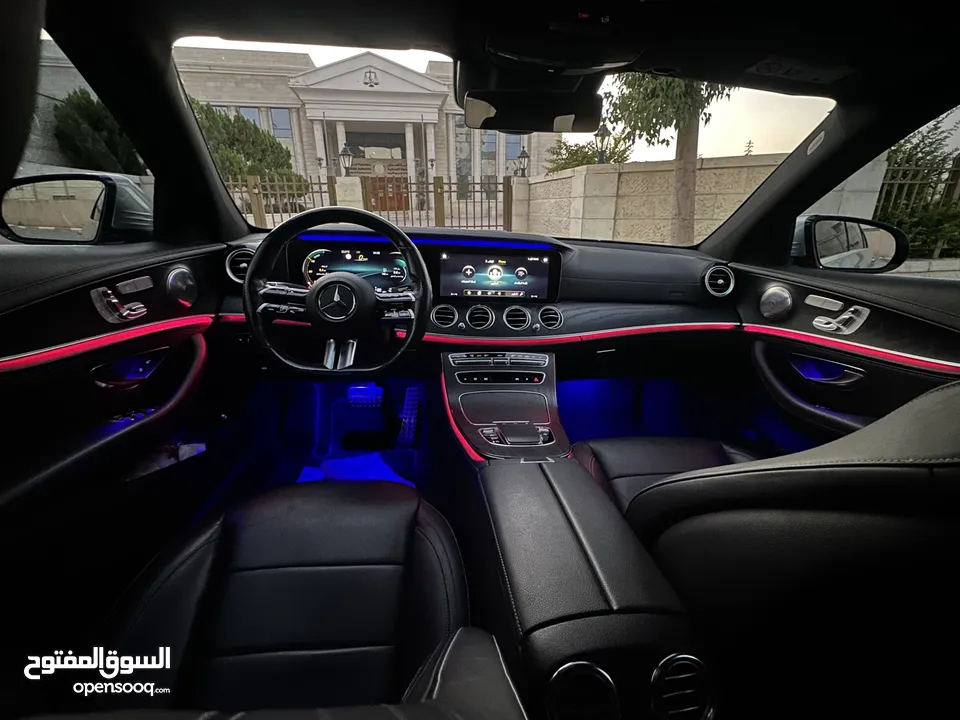 لون مميز + بحالة الوكالة حرفيا E220d AMG 4matic