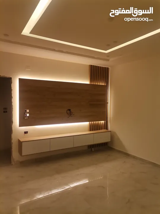 شقه 205م طابق ارضي مدخل خاص وكراج خاص وساحه للبيع على شارع البترا شرق اربد مول قراند وكازيه الرجوب
