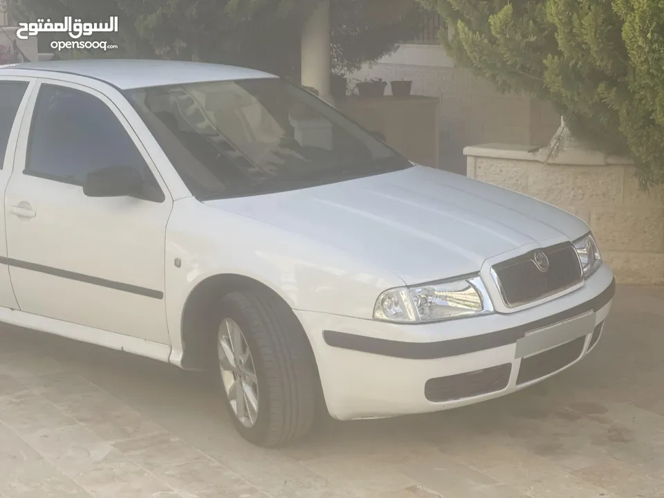 سكودا اوكتافيا توور 2008 فحص نظيف جدا ضواو جديده غمازات جديدة فرش جلد تنجيد غرفه تخلو من العيوب