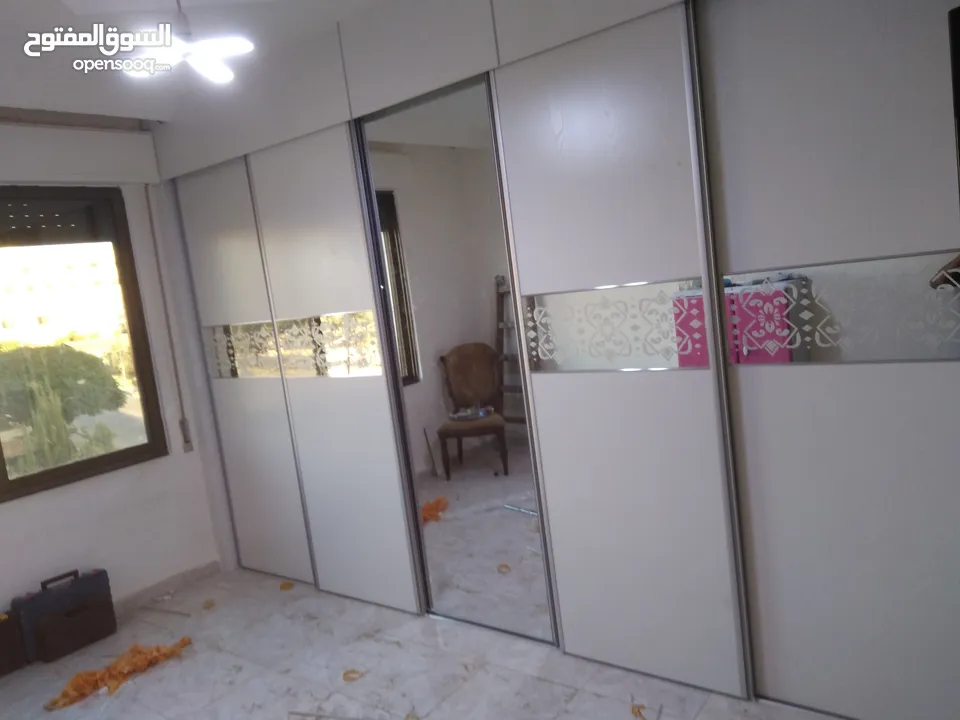 نجار متنقل تفصيل وصيانة جميع انواع الأثاث فك تركيب غرف نوم بأفضل الأسعار