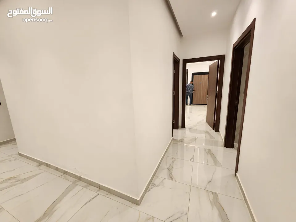 شقة للبيع على طريق المطار ( البنيات )  ref : 14365