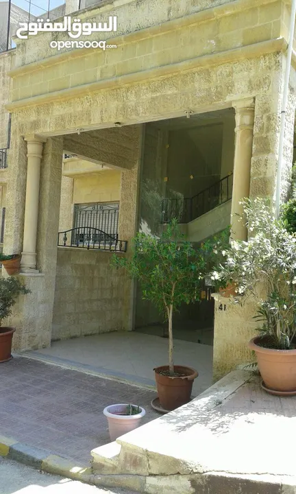 Spacious 3-Bed Apartment with Private Garden in Abdoun - Prime Location  شقة واسعة 3 غرف في عبدون