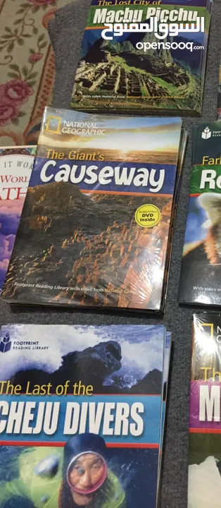يتوفر مجموعه من مجلات NATIONAL GEOGRAPHIC  لغة انجليزية قطع صغير 15*20سم كل 3 ب دينار