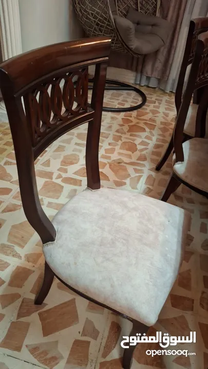 كنب وطاولة سفره استخدام شهرين
