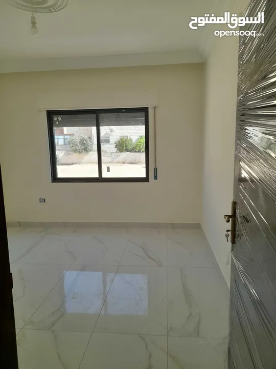 شقه تشطيب جديد2نوم مع ماستر2حمام صاله صالون مطبخ بلكون موقع مميز/يوجداسكان يتوفر به شقق أخرى للايجار