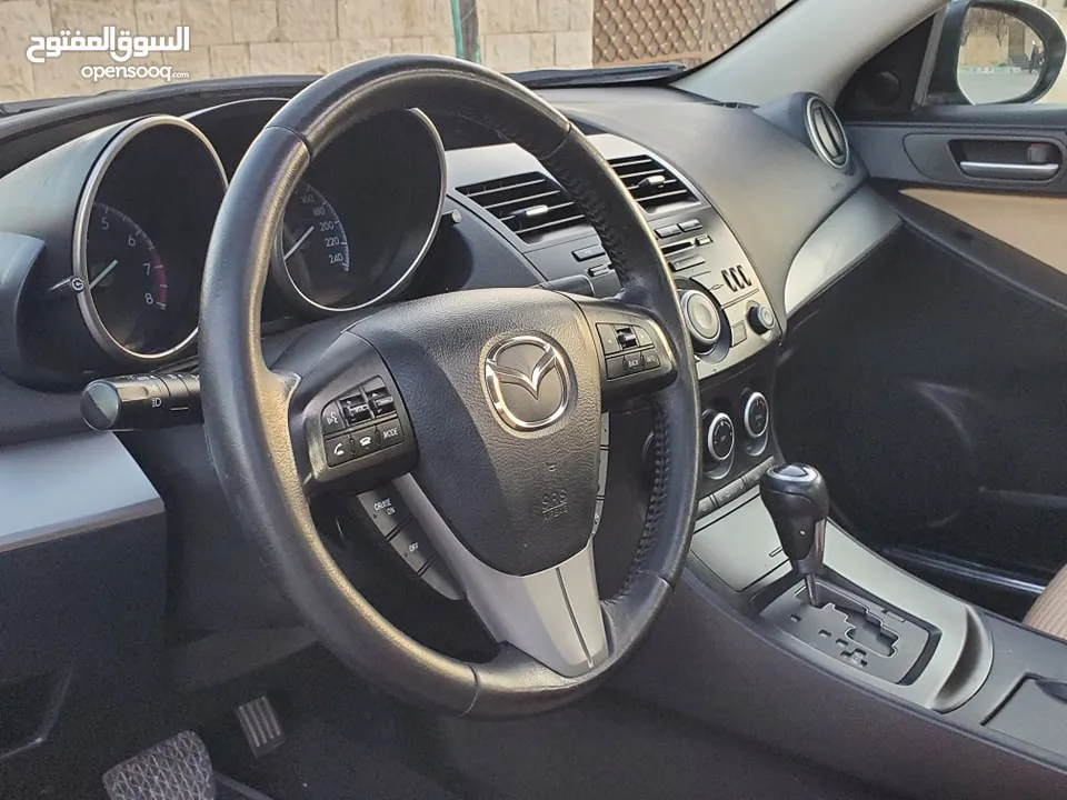 مازدا 3 زوووم موديل 2013 فل كامل مع الفتحه بأعلى صنف ومواصفات من فئتها  MAZDA 3 ZOOM MODEL 2013