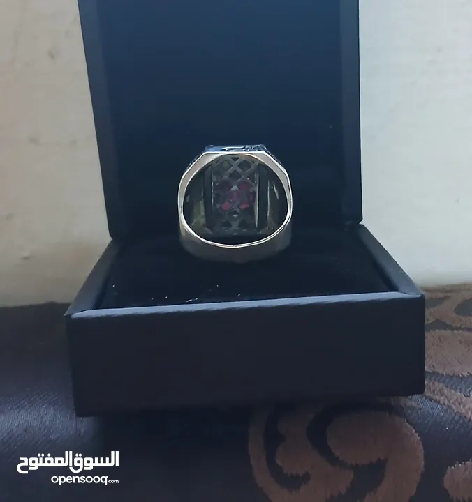 خاتم فضة 925 مع حجر كريم ياقوت سيلاني غير معالج لون قرمزي من النوادر