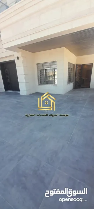 شقة فاخرة - ضاحية النخيل - 4نوم - 225م - ارضية - ترس بإطلالــــه مميزه - قرب الخدمات