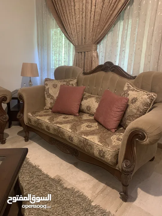 قطم كنبايات صالون بحالة جيدة جدا للبيع