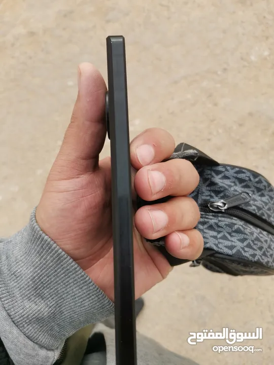 Sharp aquos r7 للبيع او للبدل على شي نفس   القوة يفضل هواوي