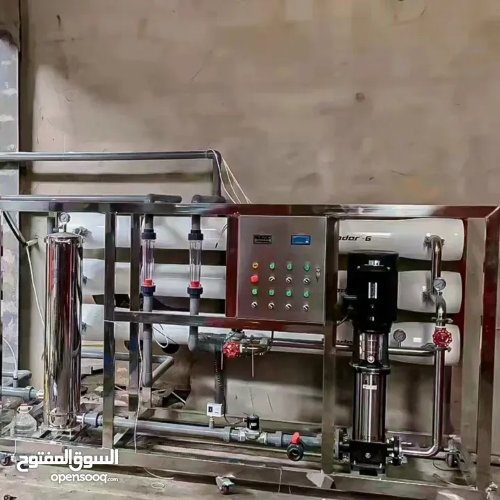 ماكينات تعبئة وتغليف كاسات المياه والعصائر والجلو والالبان المتطورة بنظام الذكاء الاصطناعي والروبوت