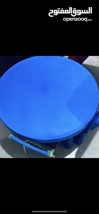طاولة وكرسيين من ايكيا