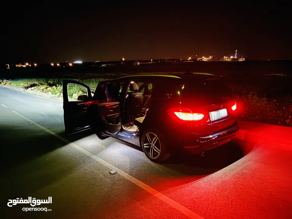 سيارة مميزة جداً، مُلفته للنظر،في رام الله BMW 218d 2017 , 7ركاب، محرك ديزل،2000 تيربو، اقتصادية