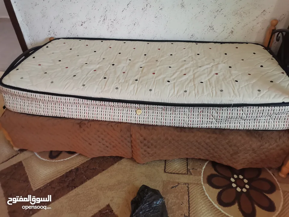 تخت حديد وفرشة ضغط عالي