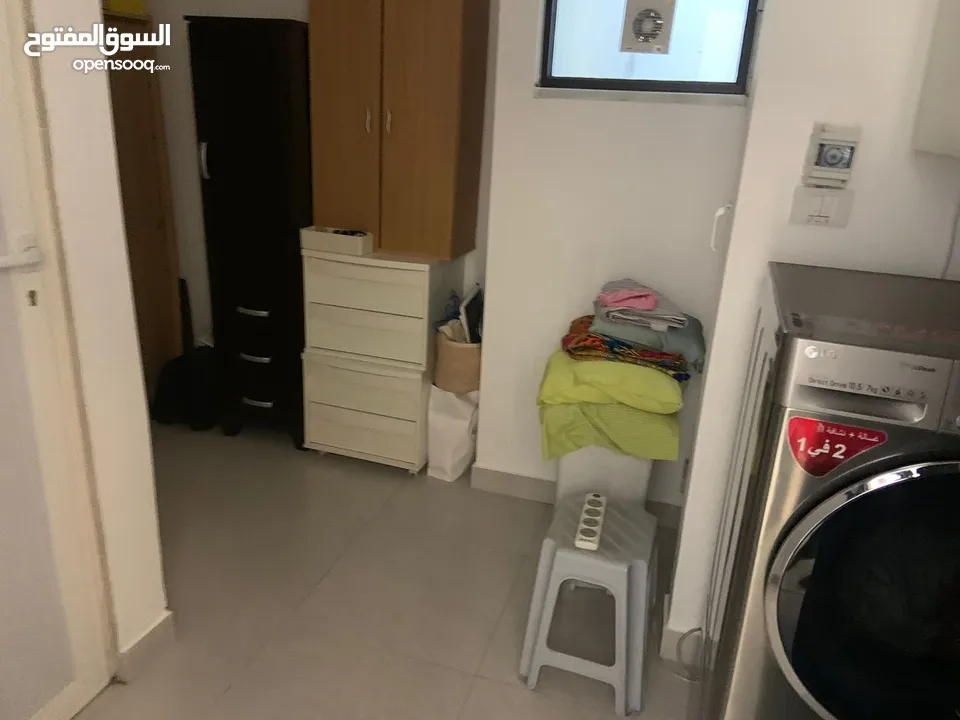 شقة فاخرة جدا في - عبدون - طابق اخير وروف واسع و مطل بفرش فاخر جدا (6601)