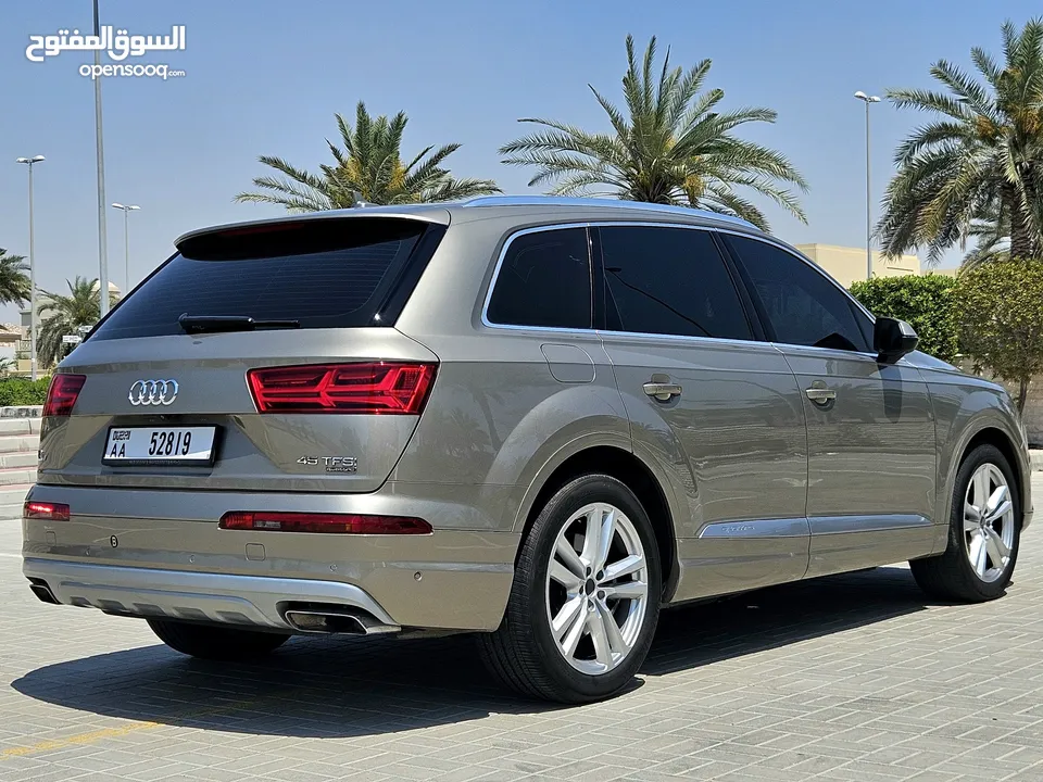 2016 Audi Q7 (New Shape) / Gcc Specs /Original Paint / Auto park / Panoramic Roof  Excellent overall