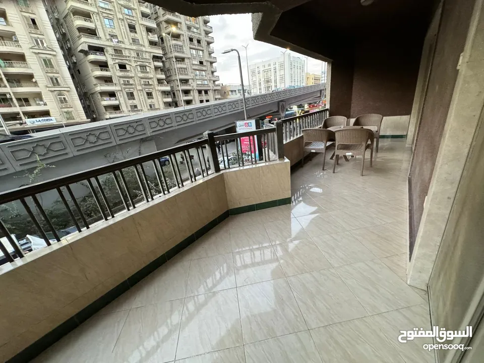 شقة للايجار مفروشة بالكامل اثاث فندقي تقع الشقة بموقع متميز بمدينة نصر
