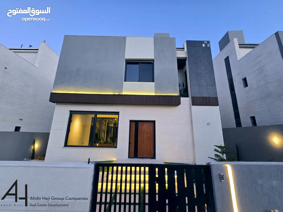 فيلا طابقين وروف للبيع الراهبات الورديه
