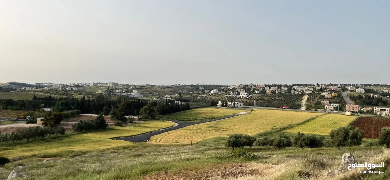 ارض سكنية  للبيع طريق المطار بالقرب من فلل جرين لاند بمساحة ( 1801 م ) في ناعور