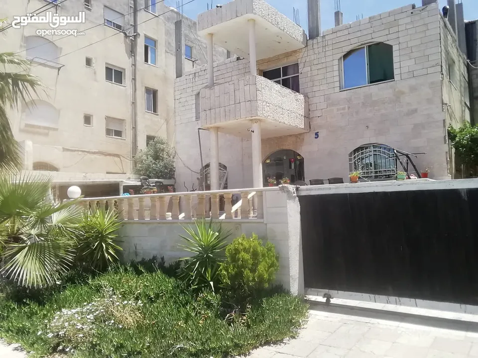 منزل للبيع في الجويده/ ام زعرورة مقابل مطعم ابو زغلة
