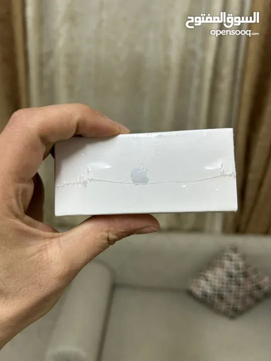 سماعات ايفون ايربودز برو جديده بلكرتونه