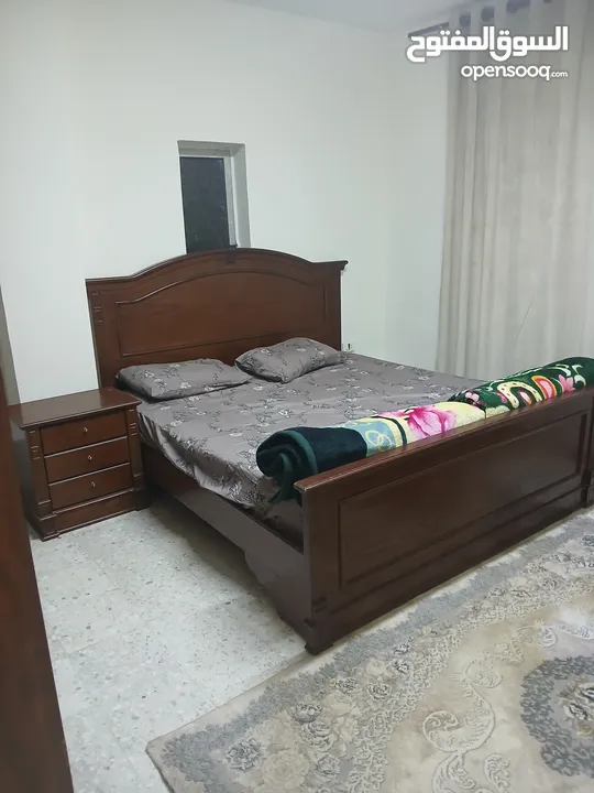 استوديو غرفة وصالة وحمامين وترث كبير