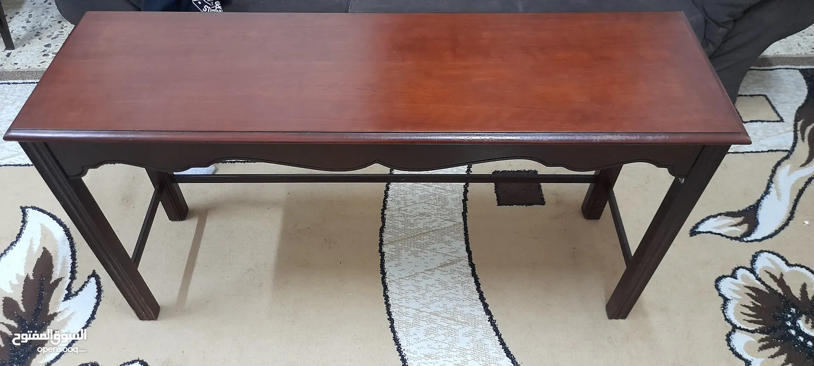 طاولة مدخل او استعمال اخر جهاز ليزر منزلي قفطان  طاولة شاشة