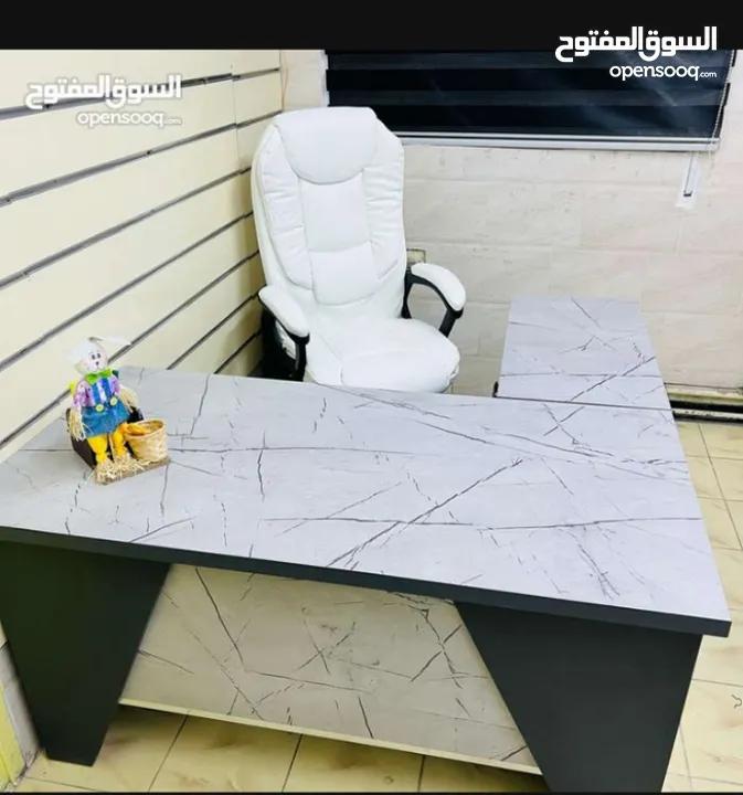 مكتب اداري مميز 140*70 تفصيل خشب لامينت مستورد مكفول بسعر المصنع موديلات فخمه مميزة بأقل الاسعار