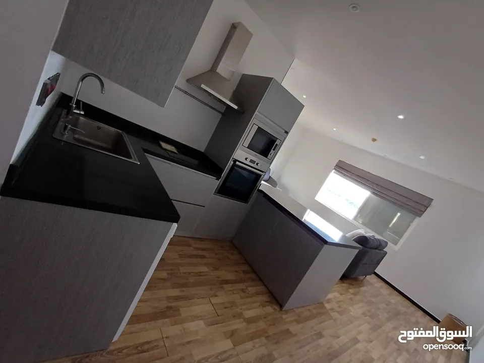 امواج شقه مطله على البحر للبيع