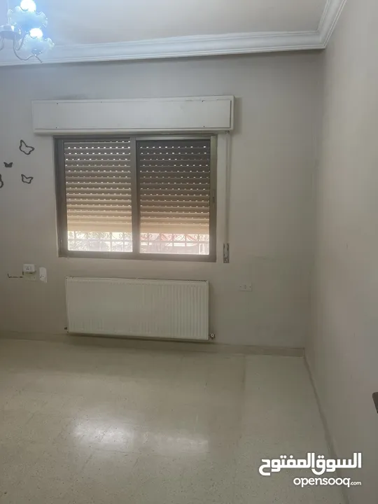 طبربور شقة طابق ثالث 149 م2 للبيع من المالك مباشرة 3 غرف نوم 3 حمامات مطبخ راكب تدفئة ديزل و مكيفات