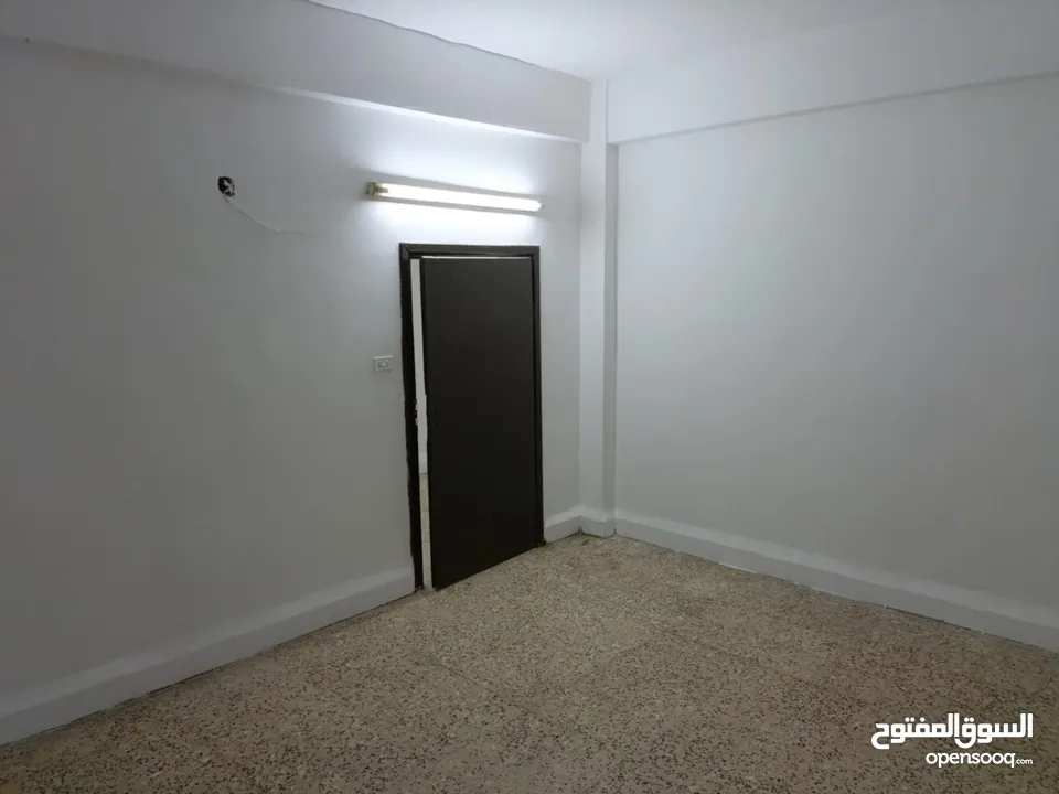بيت . شقه  منزل  لايجار _الزرقاء _وادي الحجر _خلف مسجد اصحاب الرسول_________