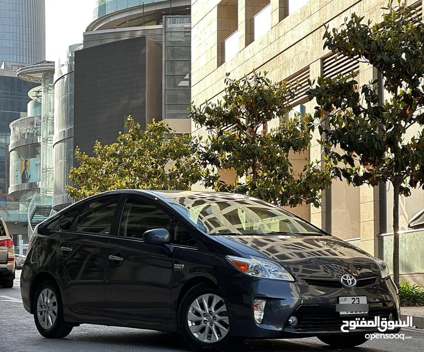 تويوتا بريوس 2014  plug in فحص كامل  بطاريه ليثيوم أصلية مصنعة من الوكالة    (بلق أن هايبرد مع بنزين