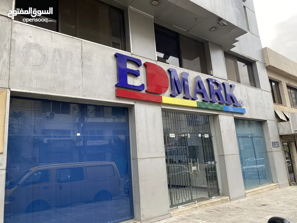 3 محلات ديكورات كاملة  مساحة 400 متر علي شارع وادي صقرة