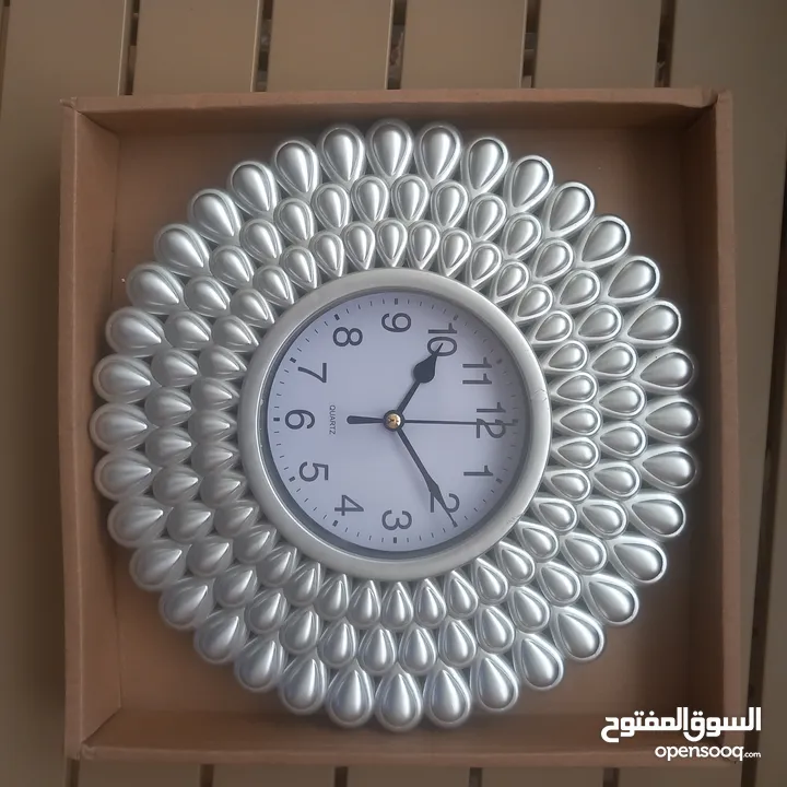 ساعات حائط للبيع