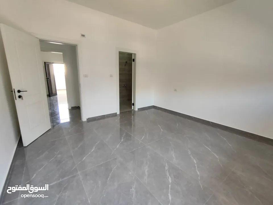 شقة للايجار في الرام اول نزول الكسارات قرب سوبر ماركت السلايمه