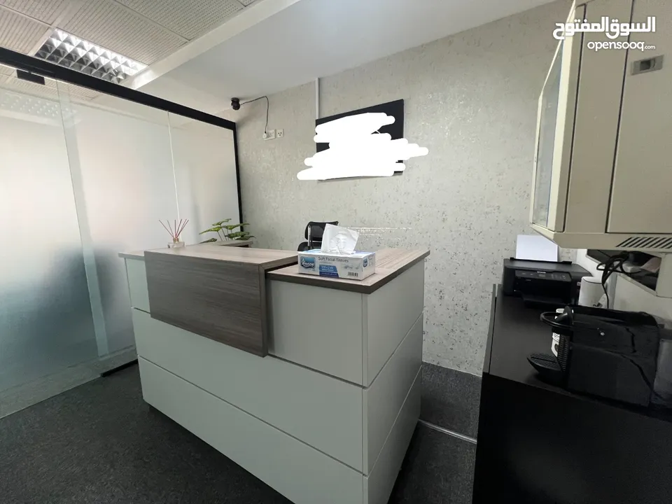 عفش مكتب كامل بحالة ممتازة- Full office furniture with excellent condition.