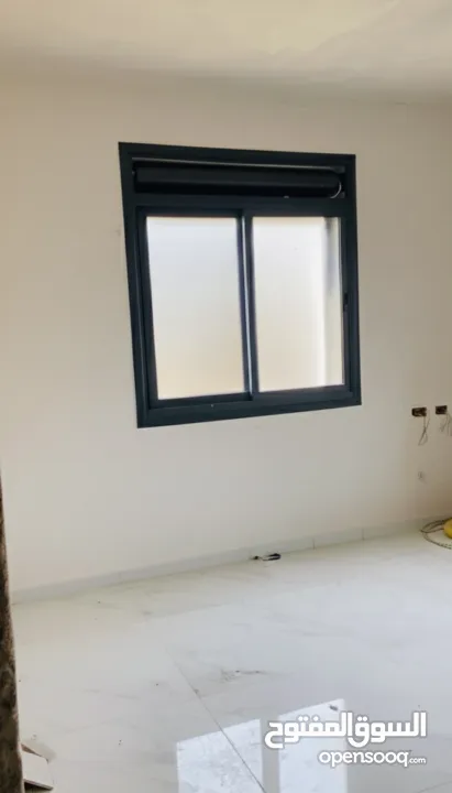 شقة للبيع شبه جاهزة بسعر مغري