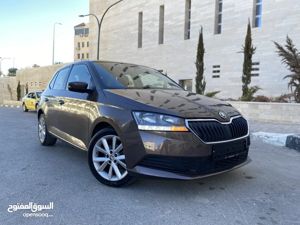 المحبوبة الألمانية باللون البني المميز .. سكودا فابيا اوتوماتيك للبيع