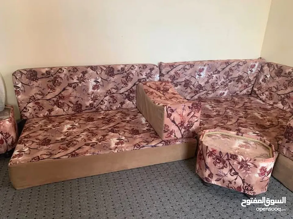 فرش للبيع موجود بأريحا بسعر جيد