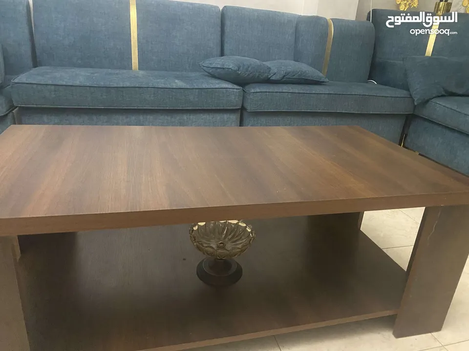 طاوله لغرفه الجلوس