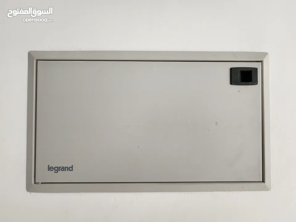 شقه ارضيه مميزه مقابل سكن خاص 240 م داخلي 4 نوم حي الصحابة كرادور عبدون رجم عميش تدفئه تحت البلاط