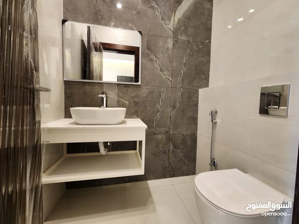 شقة فارغة للبيع في دابوق - REF:14658