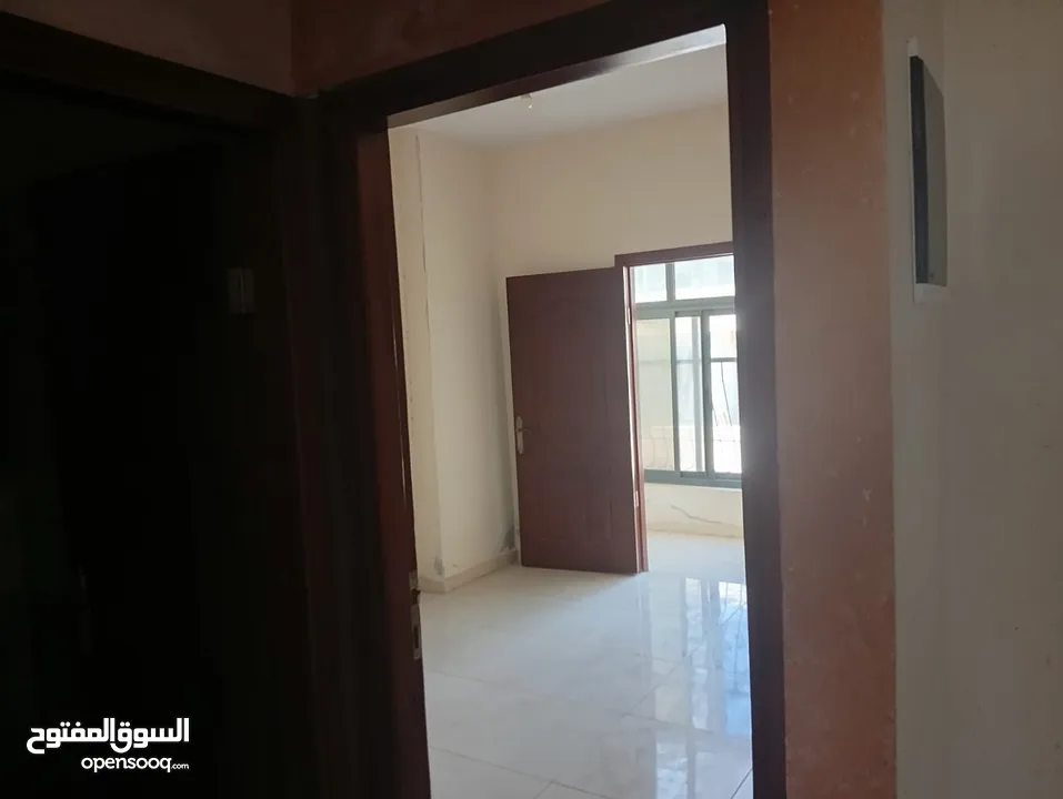 مكتب للبيع بجانب مجمع البساتين/نابلس