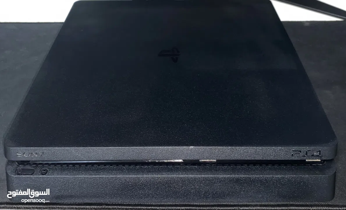 بلايستيشن 4 مستعمل شبه جديد حالة وكالة مع 3 ايادي سوني 4 اصلي حالة وكالة بلايستيشن مرتب كانه جديد