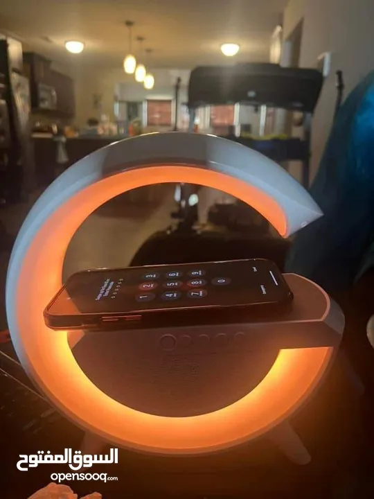Led wireless charging speaker مكبر الصوتLED شحن لاسلكية بالحجم الكبير الاكبر في الأسواق .